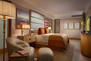 Отель The Mulia для размещения гостей предлагает 111 стильных номеров Suite, каждый из которых оснащен просторной ванной комнатой с ванной, душем и туалетом, балконом с джакузи, гардеробной, телевизором, сейфом