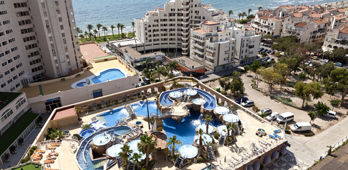 Марина д'Ор – новый курорт в Испании, который местные жители называют «Город отдыха». Расположен он в 45 минутах езды от аэропорта Валенсия и находится на побережье Costa Azahar.