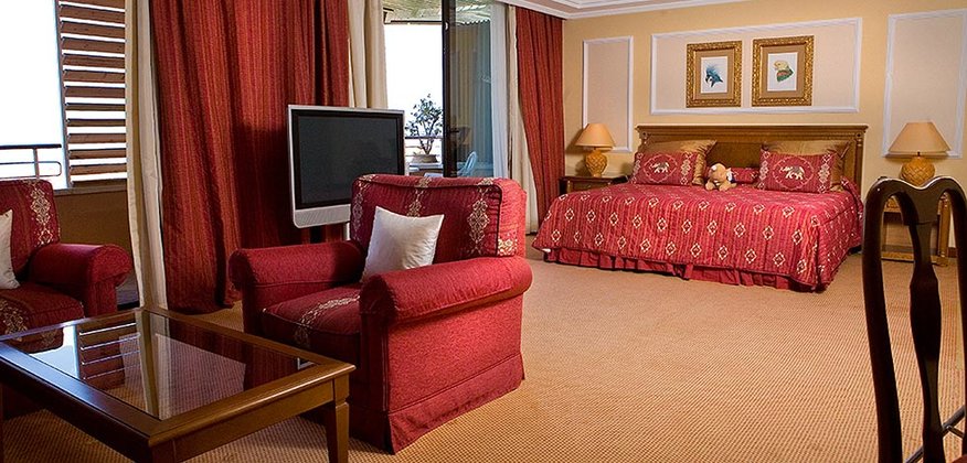 В отеле 252 номера различной комфортности (стандартные двухместные номера, Ambassador Rooms, Penthouse Suites и Royal Suite). По заказу можно забронировать номера, соединенные дверью, или номера с кроватью king size. 