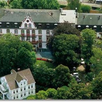 Лечение, похудение в Германии на курорте Бад Зальцшлирф -  санаторий , оздоровительный центр Gesundheits-Resort Dr. Wüsthofen®